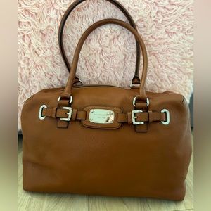 Leather brown Michael Kors duffle bag, pristine condition almost like new!